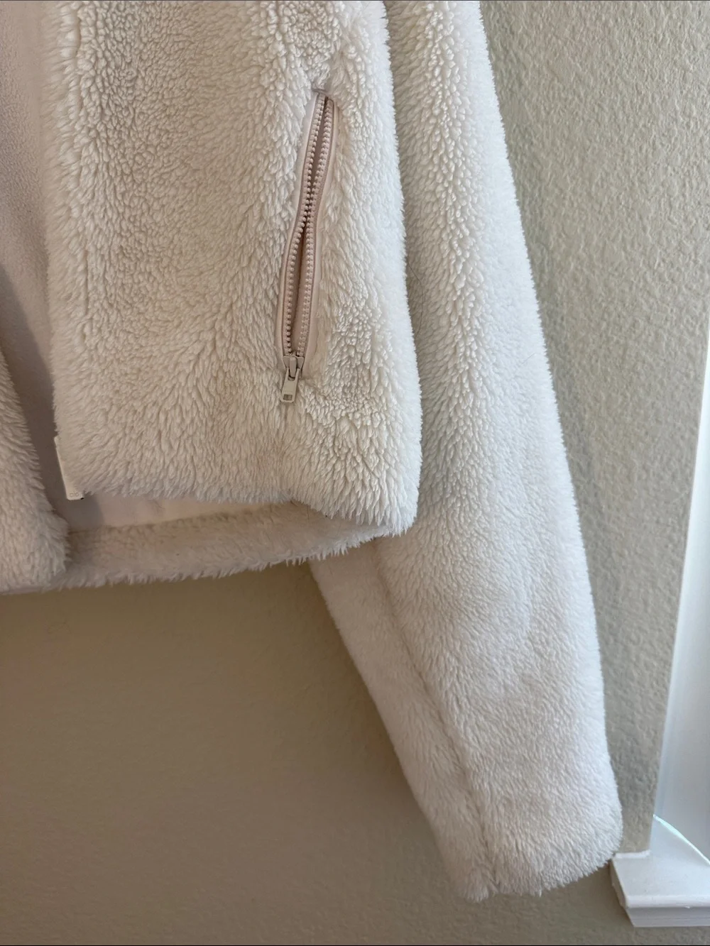 ALO Yoga plush cream